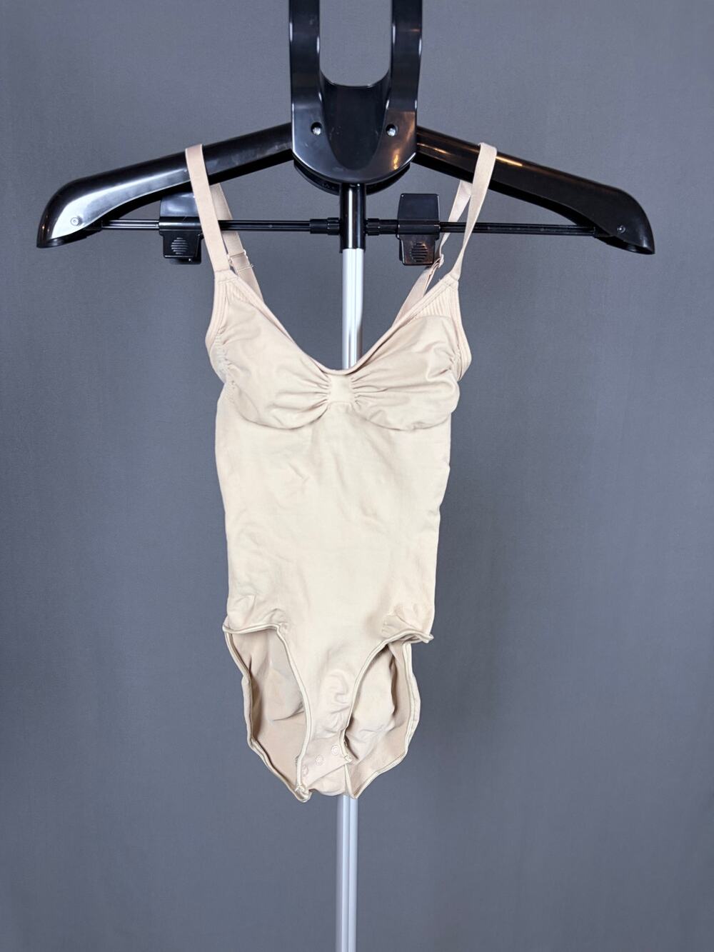 SKIMS Seamless Sculpt Mid-Thigh Bodysuit Sand XS NWOT